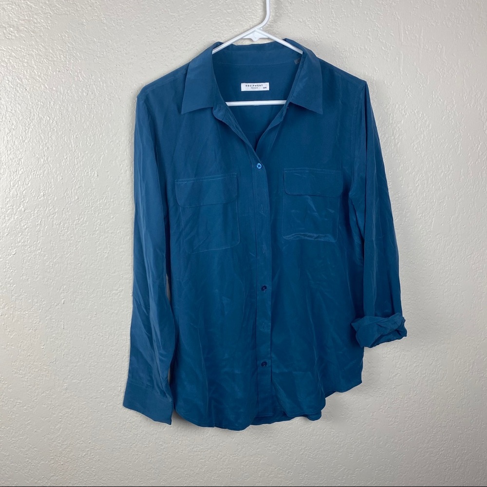 Equipment 100% silk button down long sleeve shirt.